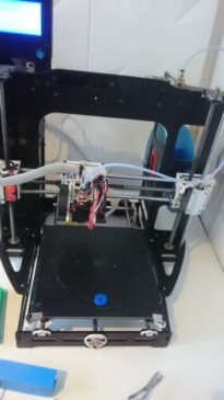 Impresora 3d cartesiana marca Maker Parts 2