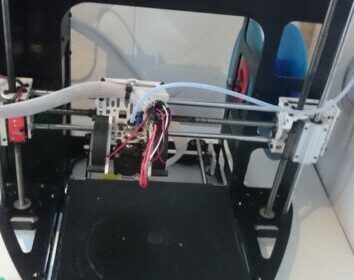 Impresora 3d cartesiana marca Maker Parts 2